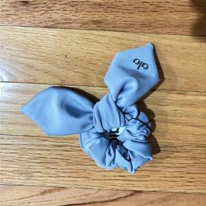 ALO Yoga Winter Frost Hair Scrunchie